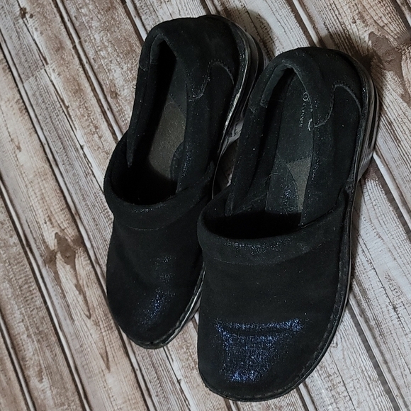BOC Born Concepts Twilight Metallic Blue Clogs size 9 - Picture 1 of 9
